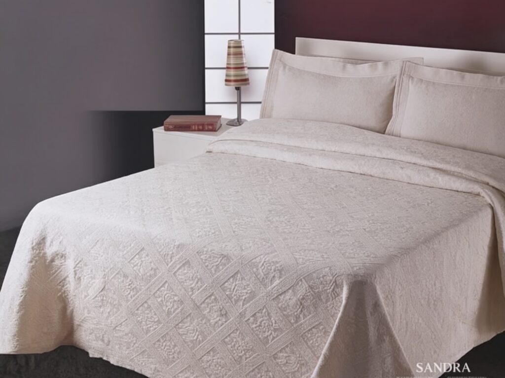 colcha 250x270 modelo sandra color blanca